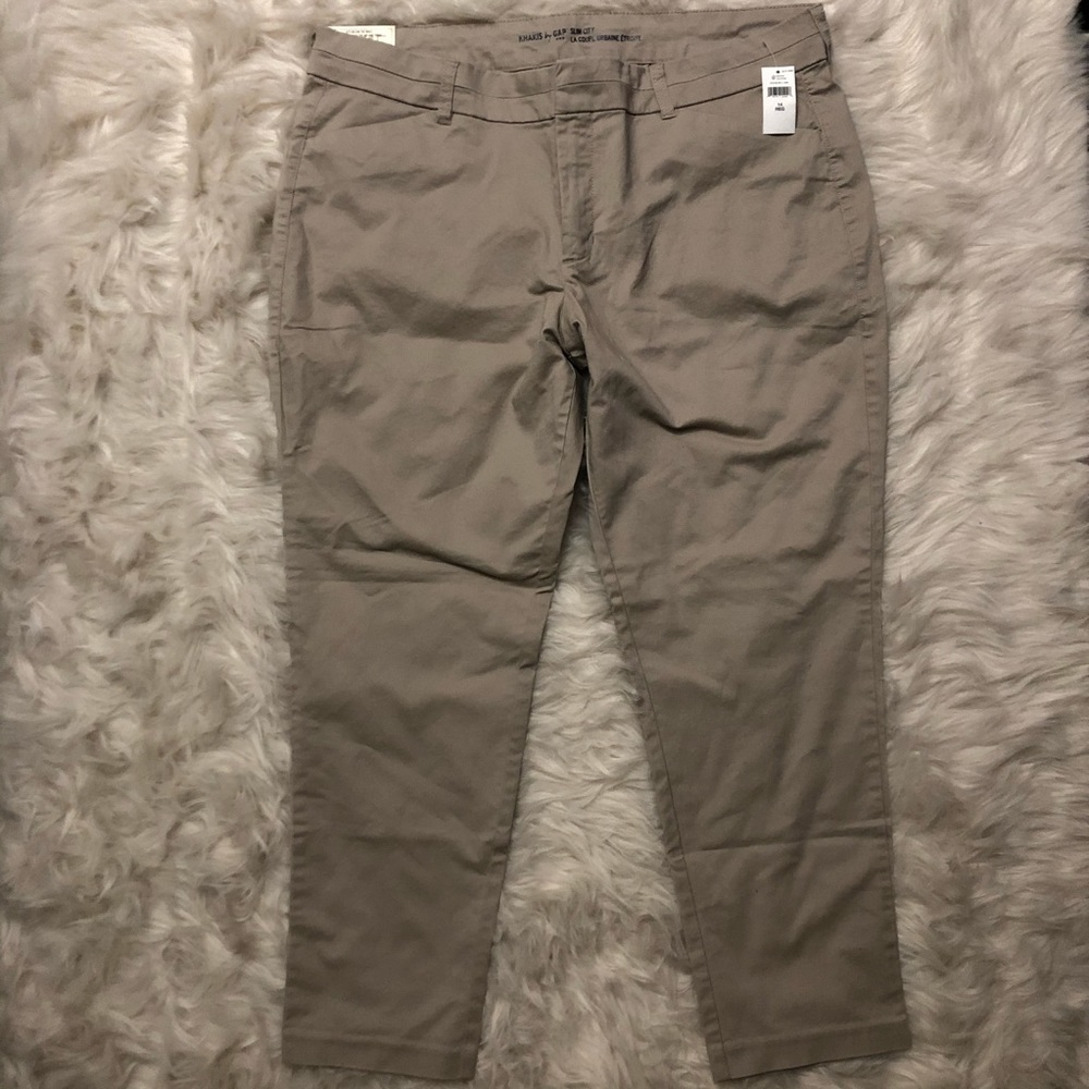 SOLD ⭐ GAP Khakis Slim City Size 14 Regular
